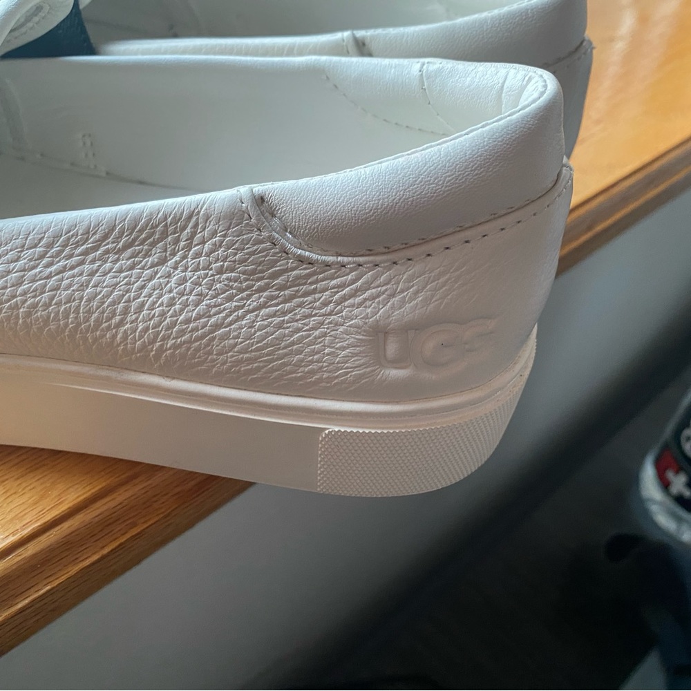 UGG shoes White Leather Slip - on - Picture 3 of 4